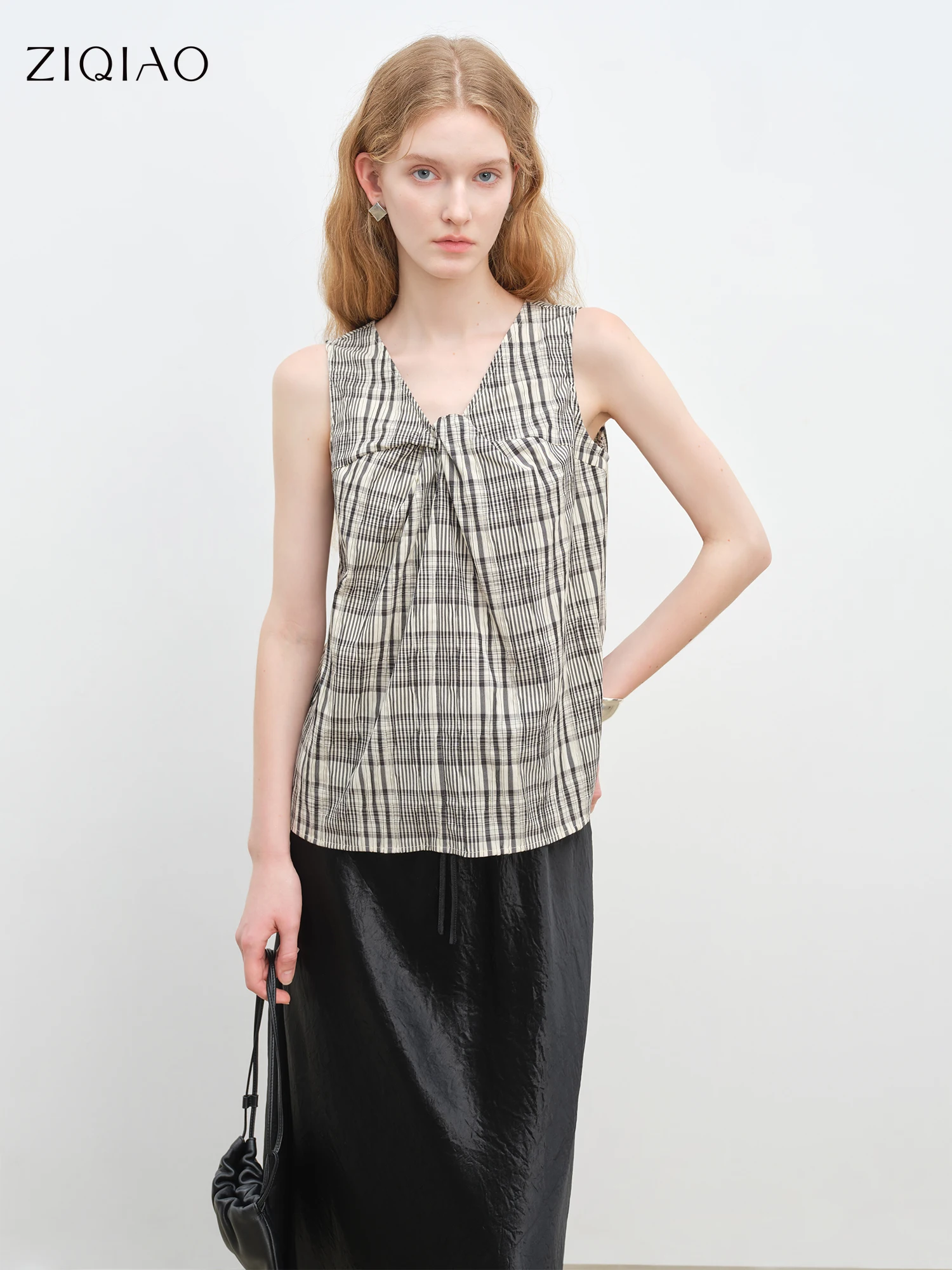 

ZIQIAO Petite French Retro Sleeveless Checked Top Women's Summer 2025 New Arrival Design Savvy V-Neck Blouse 25ZQ92383