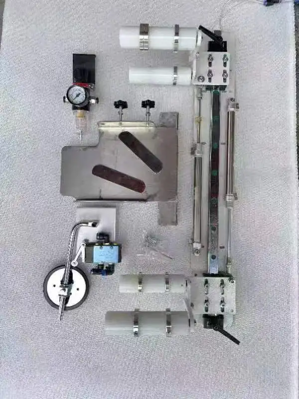 Apparel machinery Crew neck sewing aid Shaft telescopic device for T-shirts Ultrasonic tension retractor