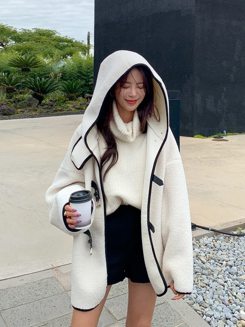 Chaqueta de Piel de Cordero de Diseño Retro de Alta Gama para Mujer, Estilo Invernal, Color Leche, Abrigo Rejuvenecedor con C...