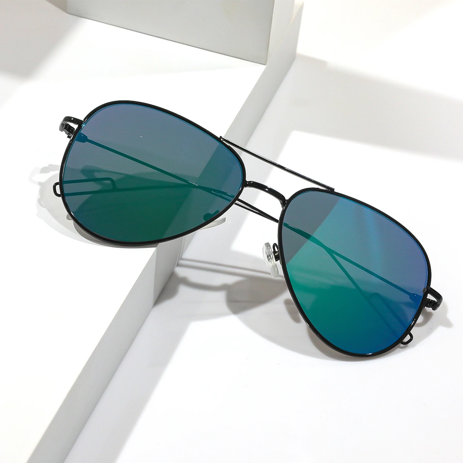 نظارات شمسية طيار معدنية سوداء للرجال عدسات UV400 نظارات شمسية عصرية للقيادة في الهواء الطلق
