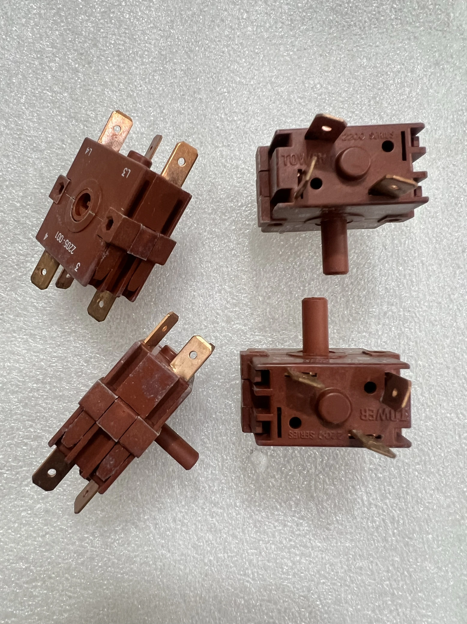 5 قطعة/المملكة المتحدة حدد مفتاح تروس 6 أقدام 4 التروس يمكن تدويرها 3 مرات 15A250V العلامة التجارية الجديدة