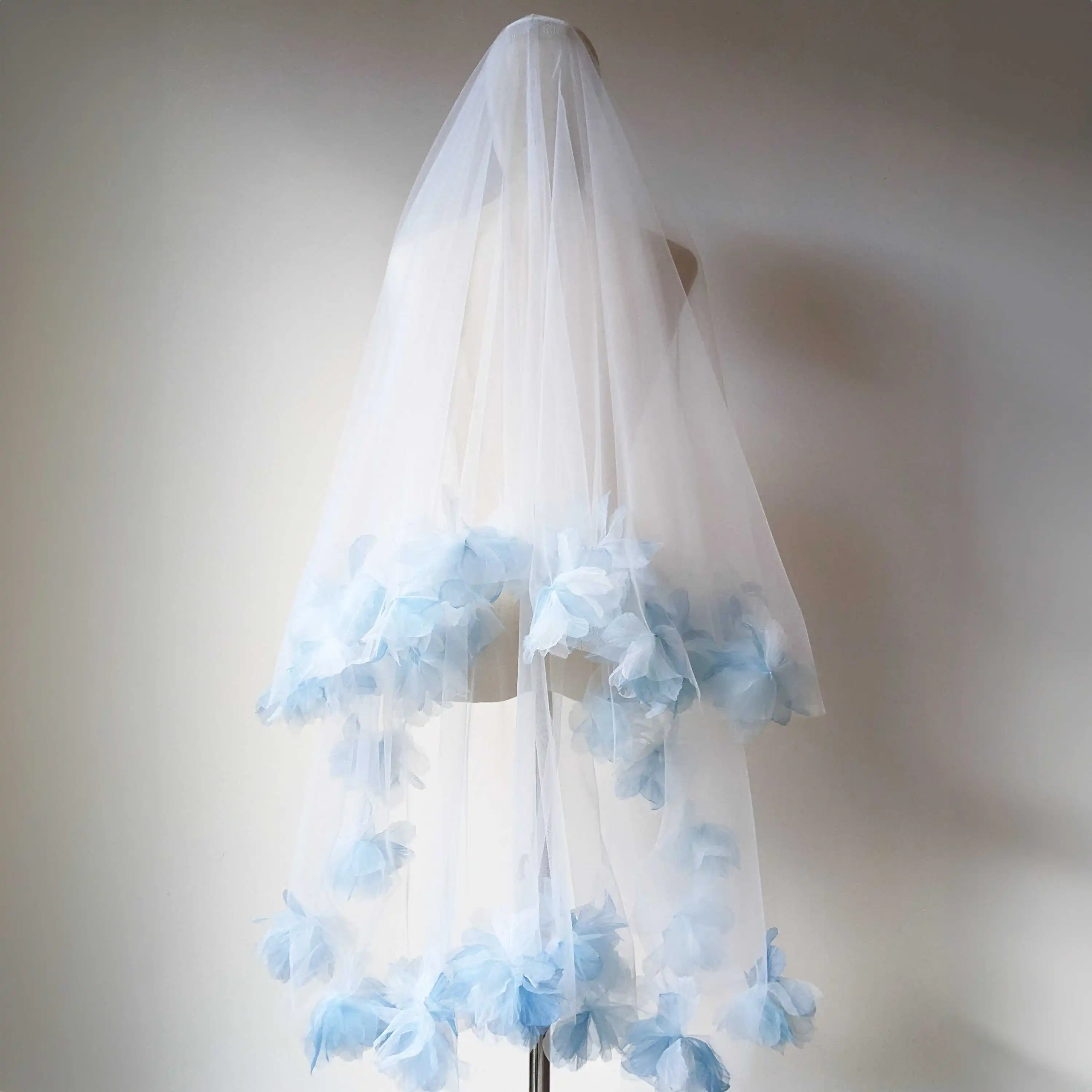 Fashion Appliques Wedding Veil Blue Handmade Flowers One Layer Long Fingertip Length Bridal Veils  Velo De Cabeza