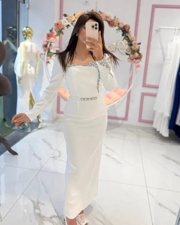 فساتين سهرة رسمية بيضاء سعودية دبي مخصصة مطرزة بالكريستال وأكمام طويلة غمد ملابس العروس العربية فستان حفلات 2025
