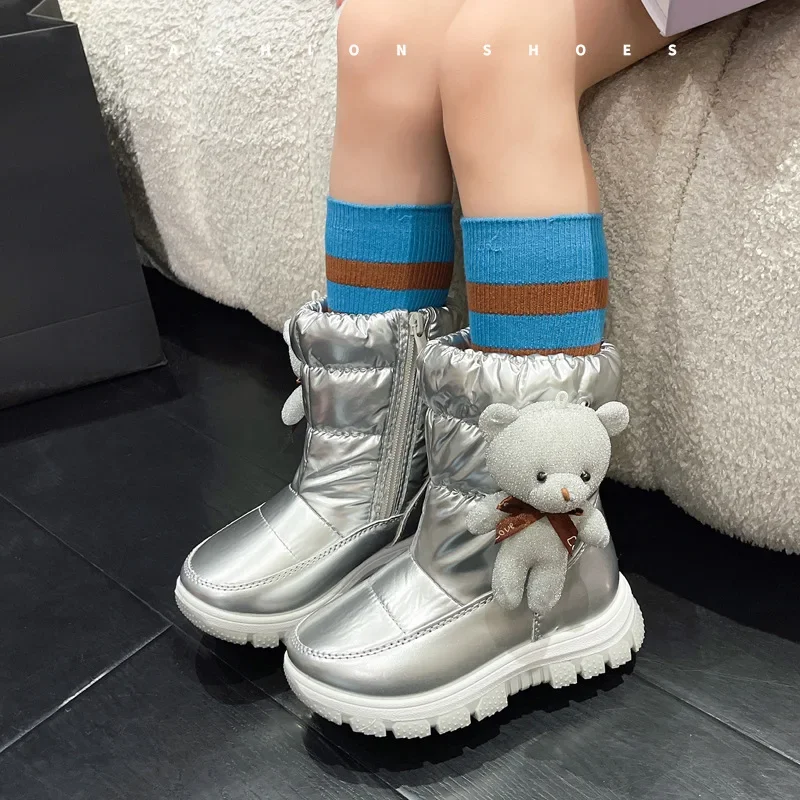 Sepatu bot katun anak laki-laki perempuan, sneaker bot hangat kartun beruang luar ruangan anti-selip pendek musim dingin