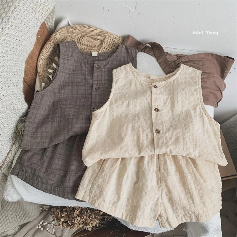 

Korean-style retro forest-themed comfortable outfit for children, dark plaid sleeveless vest and shorts set, lightweight set for