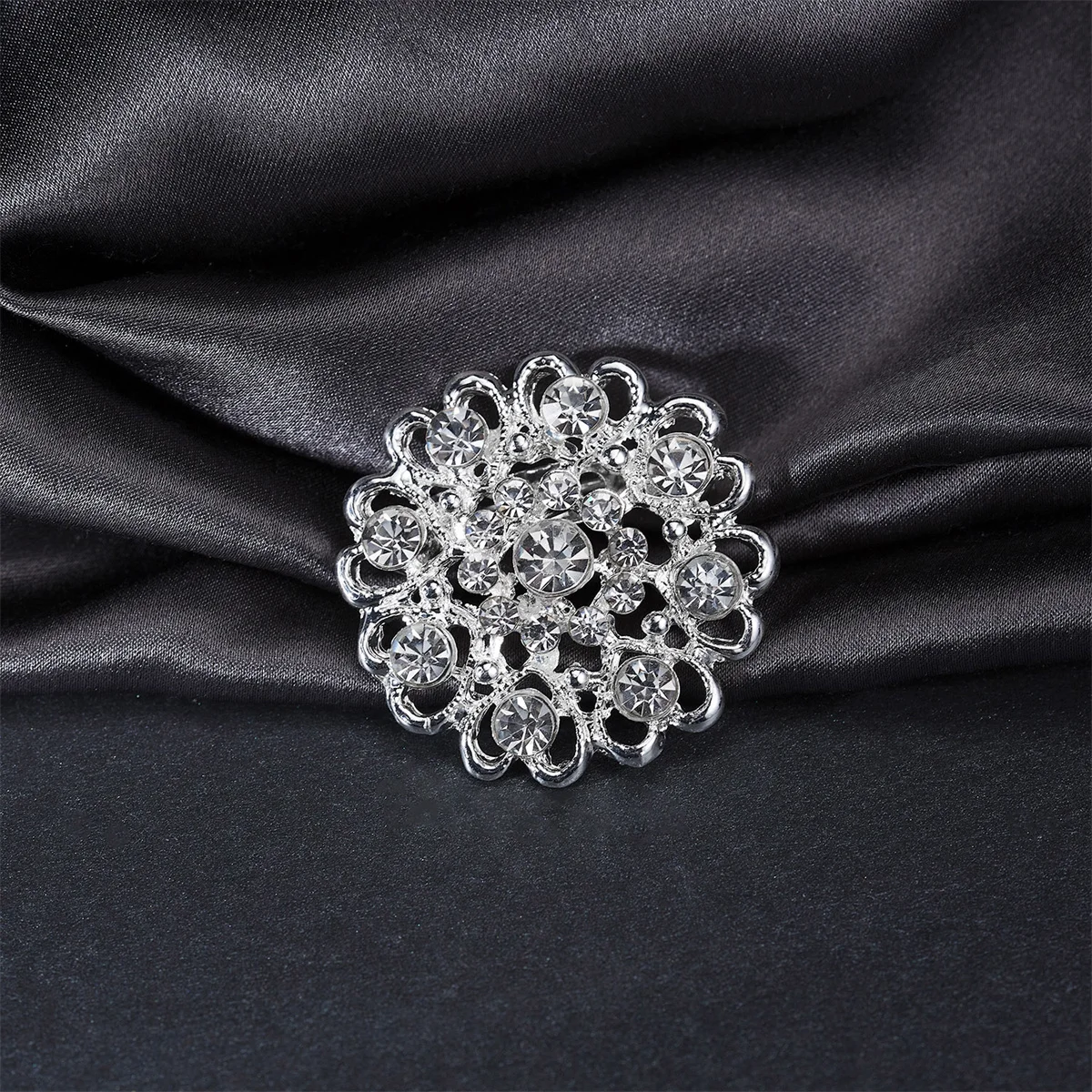 Shiny Rhinestone Round Flower Brooches Pins For Women Silver Color Crystal Heart Snowflake Lapel Badge Elegant Wedding Jewelry