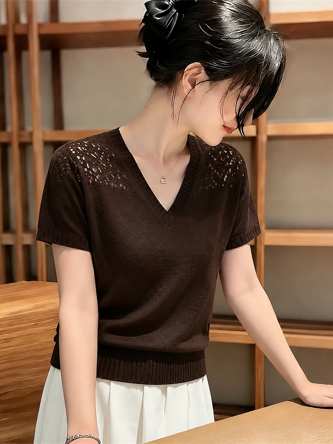 

Retro Ice Silk V-Neck Knitwear Short Sleeve Slimming Top Korean Style Commute Straight Cut Summer Fashion Women's Shirt
