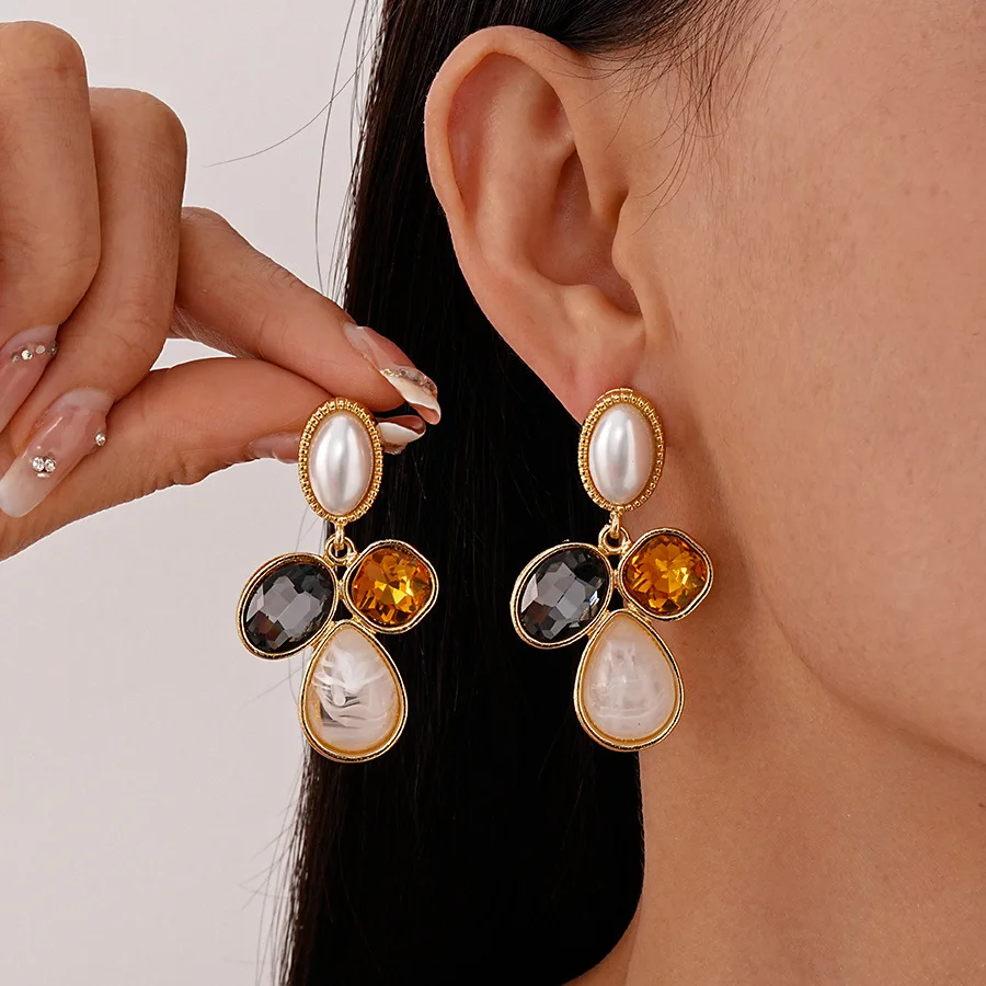 Retro contrasting colors, diamond-set imitation bead oval water drop silver needle earrings, niche temperament high-end earrings