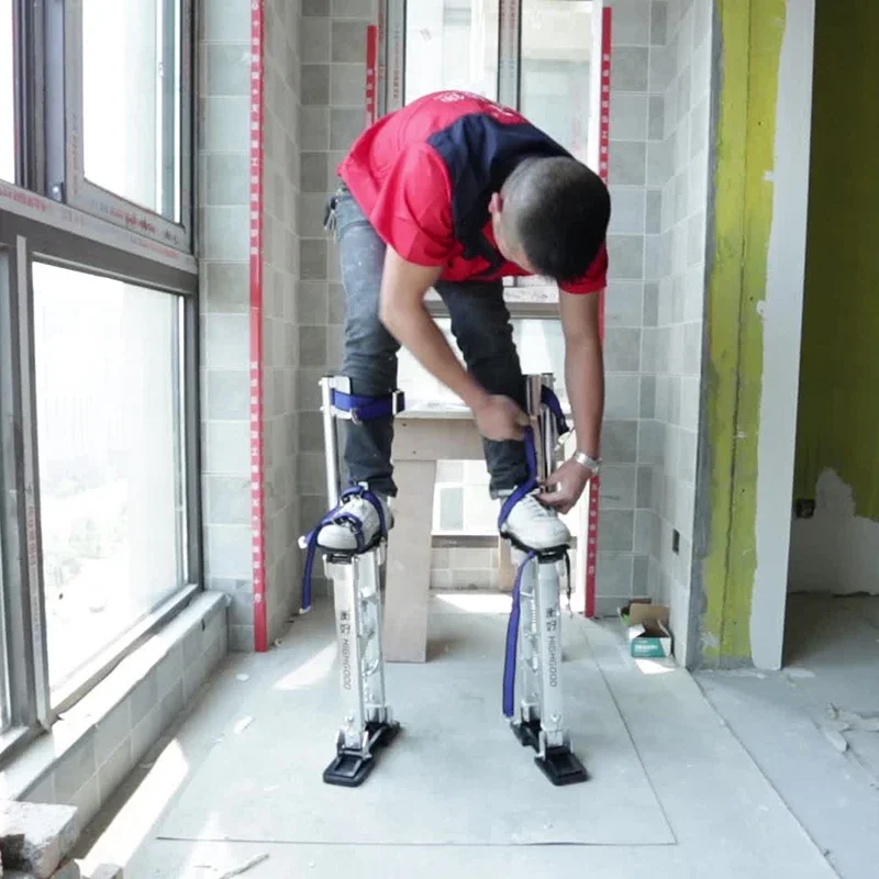 Una scala mobile per uso domestico con trampoli in lega di alluminio, decorazione interna, scarpe per macchina per aumentare il treppiede