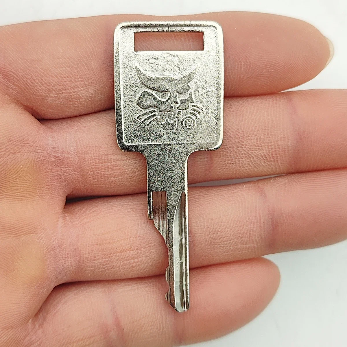 S331 / S160 Excavator Bobcat Key Is Applicable To S550, S185 Skid Steer Loader, Sweeper Key