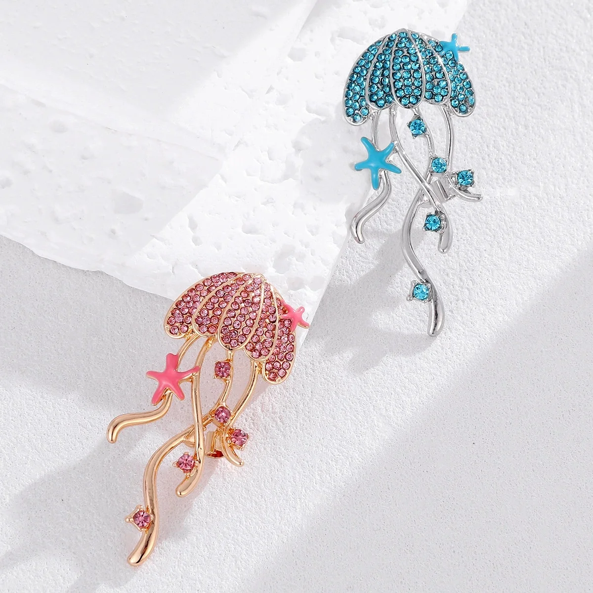 Rhinestone Jellyfish Seahorse Brooches for Women Unisex Glass Sea Life Pins Office Party Friend Gifts Jewelry Accessories