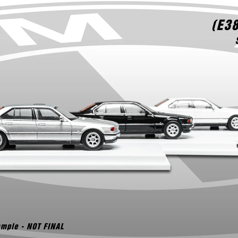 

** Предварительная заказ ** DCM 1:64 7-Series (E38) 740iL серебристый черный белый литая модель автомобиля