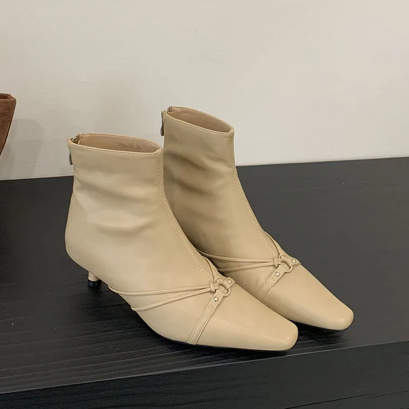 

2025 зимние новые брендовые женские ботильоны, модные женские элегантные короткие ботинки с пряжкой и круглым носком, модельные туфли-лодочки на тонком низком каблуке, новинка