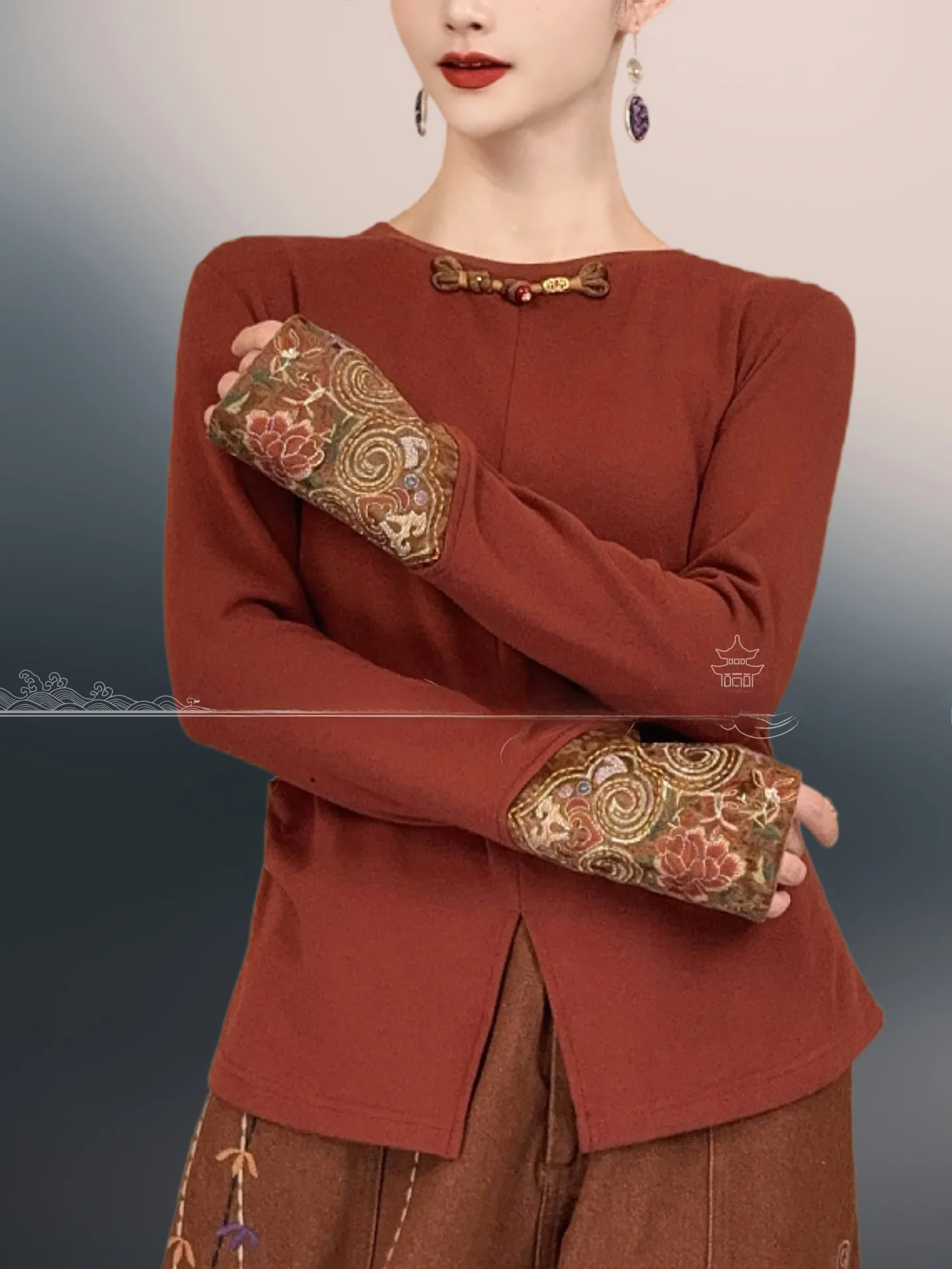 

Retro Chinese Sle Embroidered Long Sve round Ne T Top with Button Detail Autumn New Arrival Versatile Base Layer S...