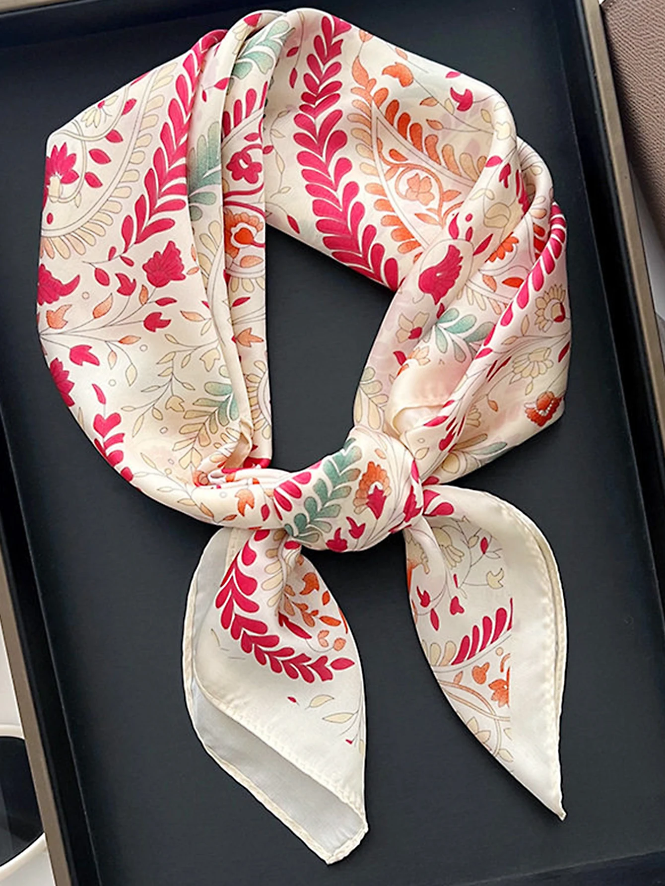 1 peça Lenço Quadrado de Seda Feminino de Luxo com Estampa Floral, Lenço de Cetim Macio, Faixa de Cabelo, Lenço de Pescoço, Hijab, Faixa de Cabeça Feminina, Foulard, Acessório para Bolsa