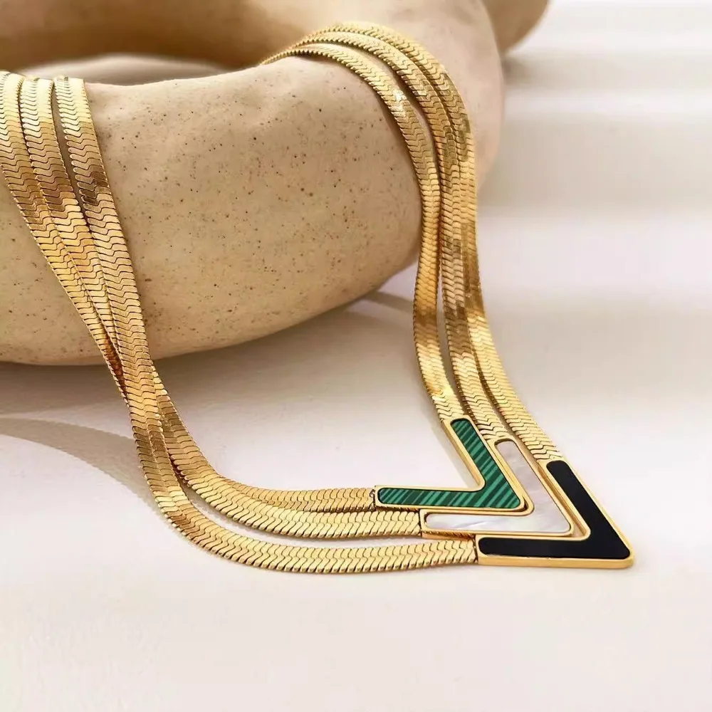 Retro Temperament V Shape Enamel Pendant Necklace For Women Personality Gold Color Stainless Steel Collarbone Chain Jewelry Gift