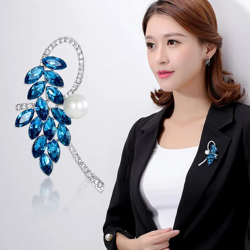 Temperament Crystal Fashion Versatile Pearl Chest Flower Atmospheric Simplicity Anti Slip Pin Suit Accessories