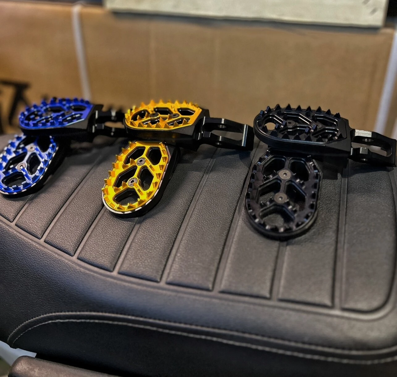 Wide Full Palm Aluminum Foot Pegs Multi Color Modification Accessories for Surron Ultra Bee Off-Road E Motorcycle