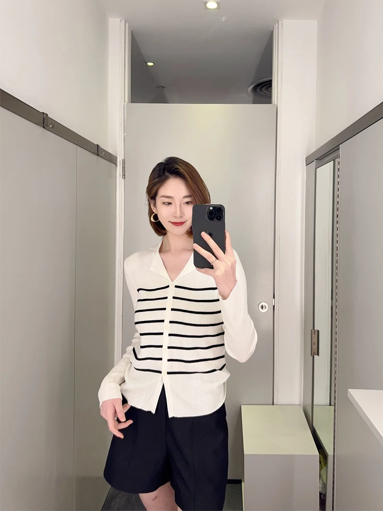 

Spring 2024 New Arrival Slim Fit V-Ne Striped Knitwear Waist-Cinching Thin Top Air Conditioning irt Outerwear for Women