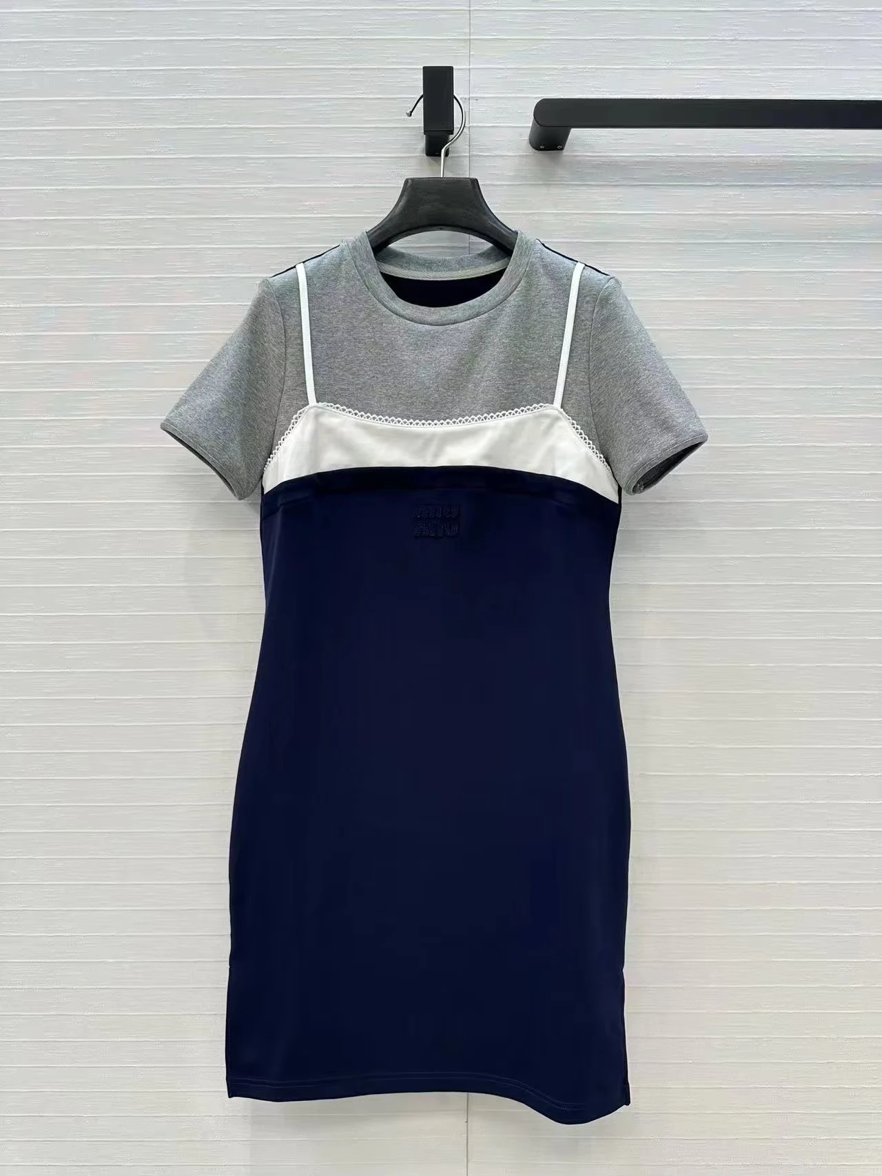 

Designer Brand New Korean Style Fashion Splicing Fake Two piece Dress for Women, Loose and Slim Versatile Dress