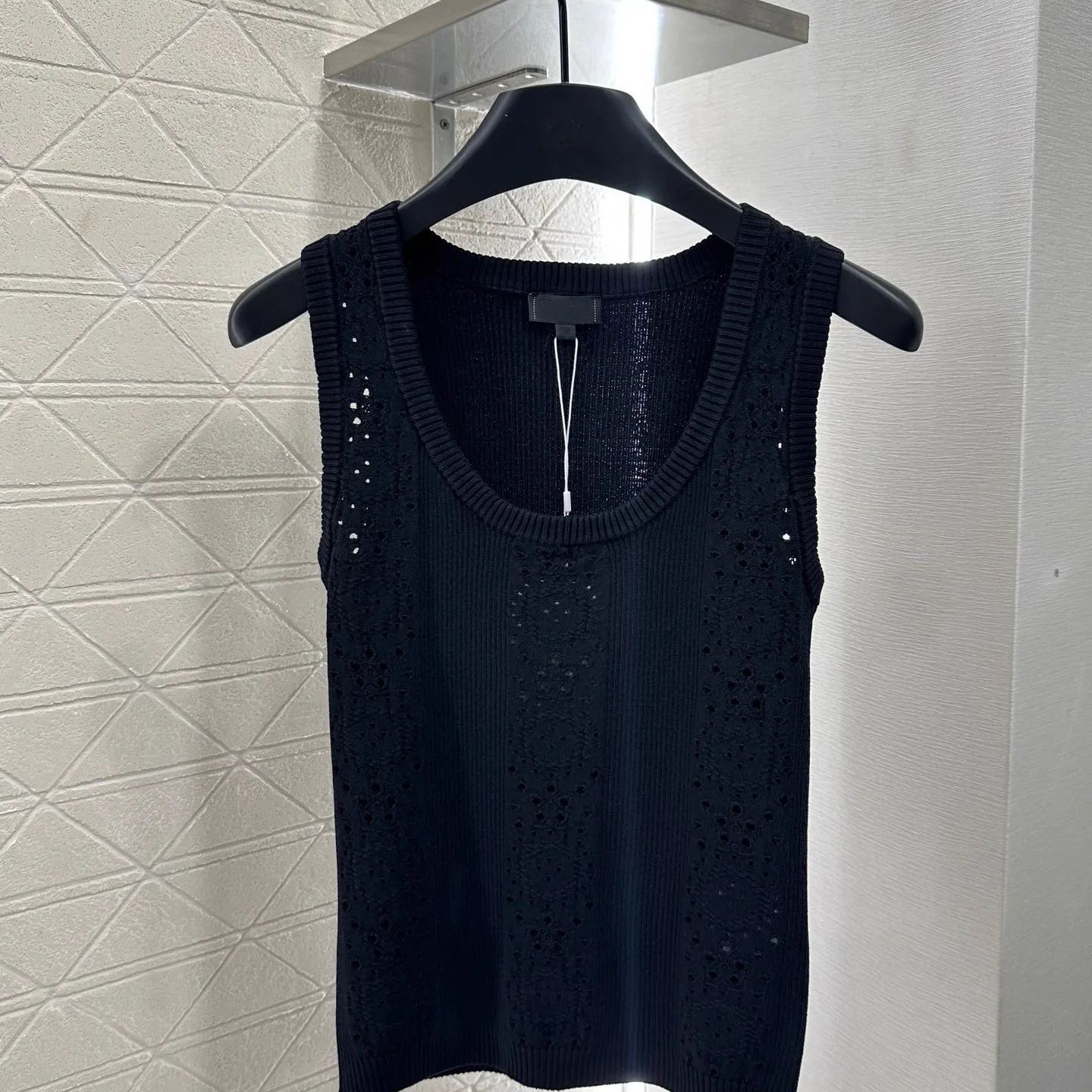 

Летний новый ажурный жаккардовый узор, украшенный универсальным возрастным вязаным топ-бретелькой для женщин.