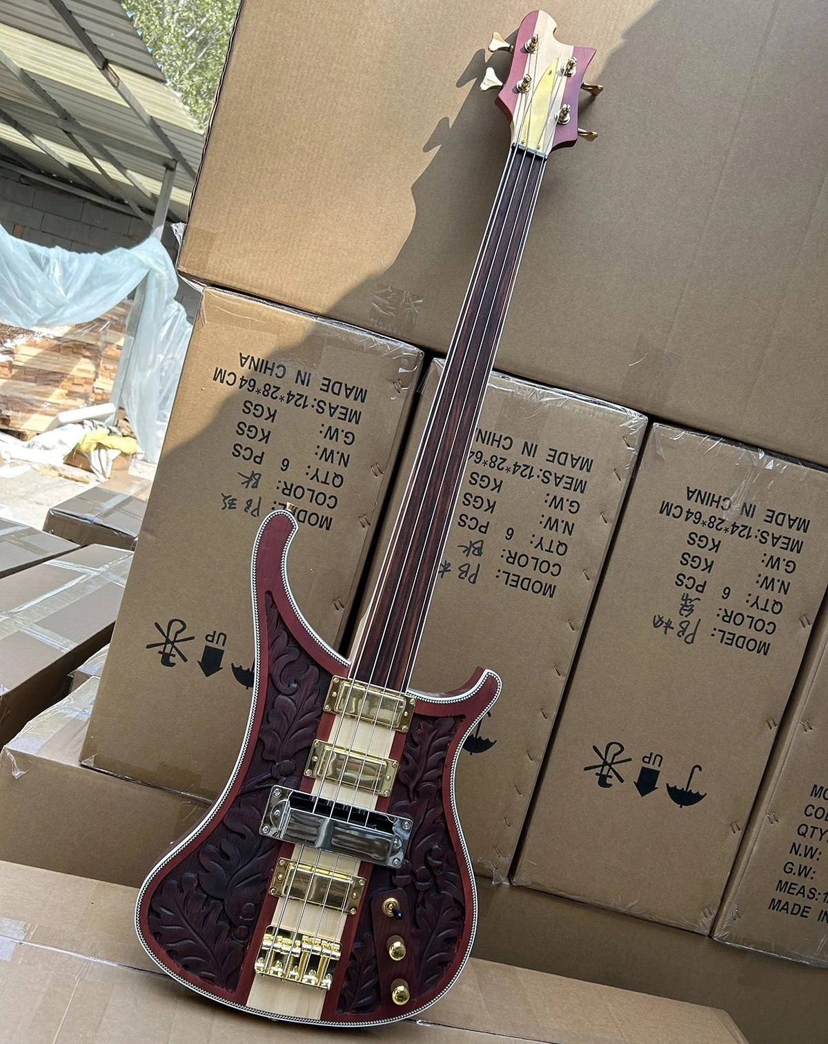 gh Quality Red brown 3D Carving 4 Strings  Bass Guitar Neck Through Body Fretless Fretboard Factory Customizable