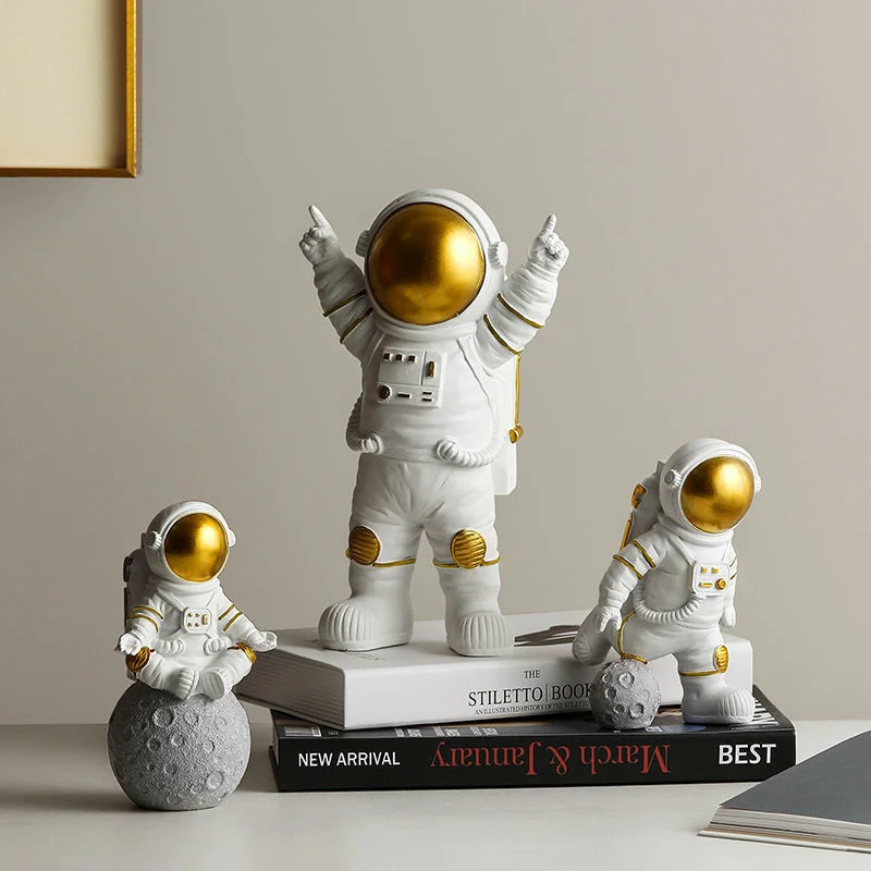 Resin Astronaut Figurines Fashion Spaceman With Moon Sculpture Decorative Miniatures Cosmonaut Statues Gift For Man & Boyfriend