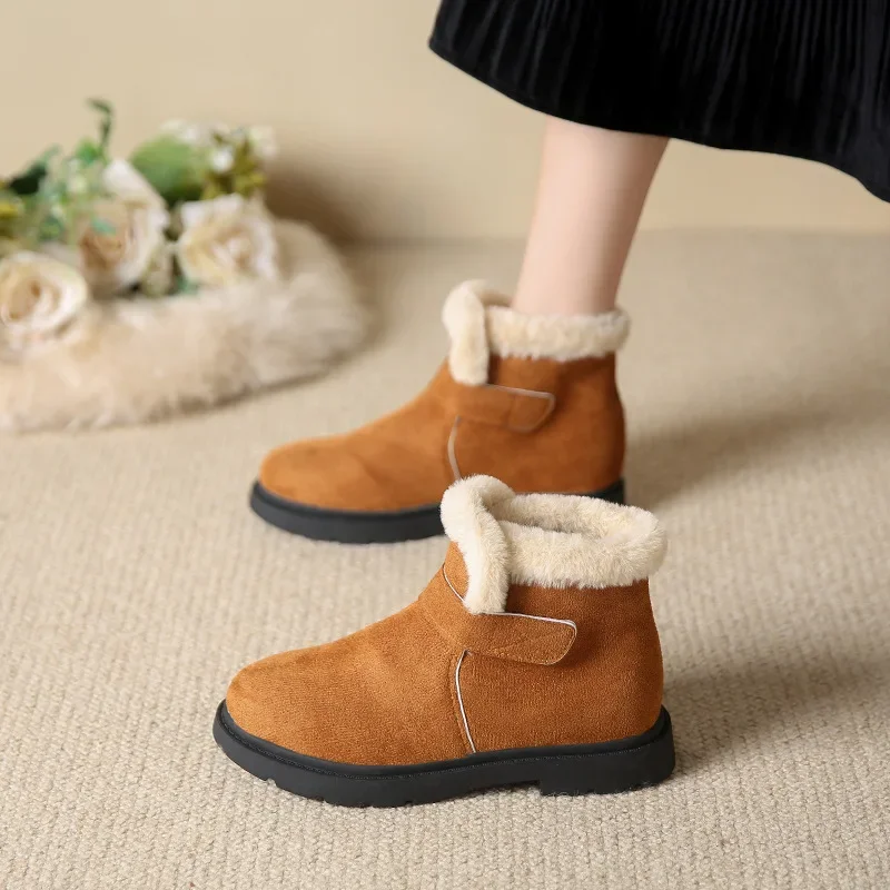 2024 Winter New Cashmere and Thick Snow Boots Women's Large Size Thick Sole Ciepłe wełniane buty bawełniane z kaszmirowymi butami damskimi