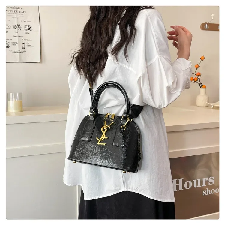 

Литература и искусство для отдыха! Женский текстурный широкий ремешок 2025 — сумка через плечо для боулинга/бостона, портативный дизайн в стиле ретро