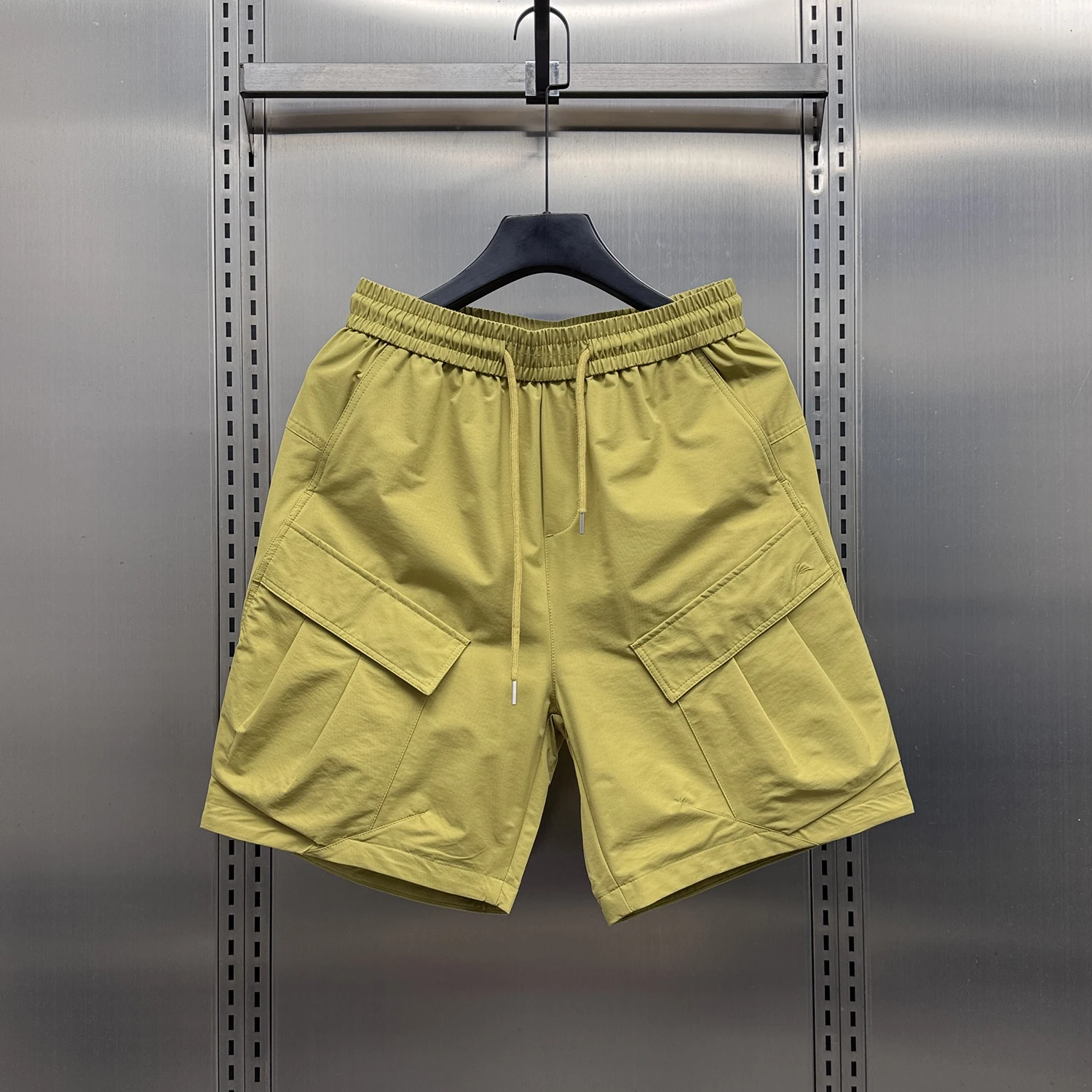 

Крутые молодежные повседневные мужские летние брюки, новая корейская версия, рабочая одежда с большими ketми, спортивные прямые брюки