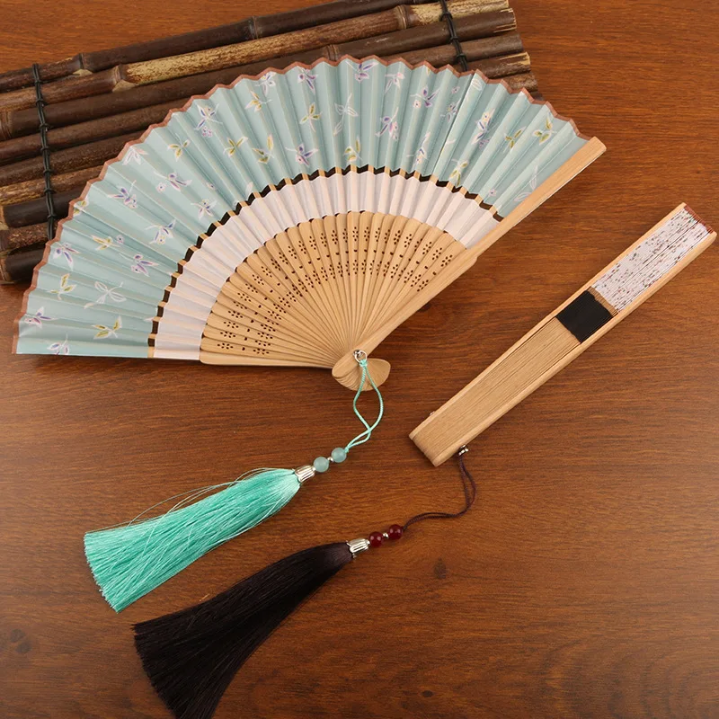 5Pcs Personalized Custom-Made Fresh Beige Rose Folding Fans with Personalized Engraving and Date, Suitable for Brides to Give to Guests, Home Decoration Gifts, Birthday Parties, Elegant Design (Fan Color Is Random)