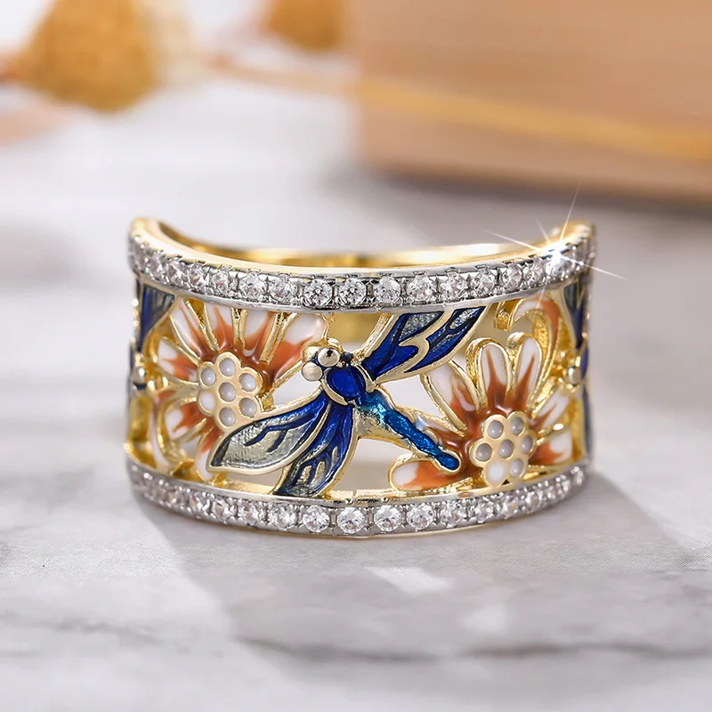 جو فني المينا الأوروبي والأمريكي، تصميم خاتم زهرة اليعسوب، مجوهرات مأدبة راقية وبسيطة وعصرية