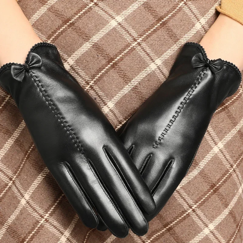 

Winter-Ready Leather Motorcycle Gloves for Women - Full Finger, Touch Screen Enabled, Perfect for Driving, Cycling Staying Cozy