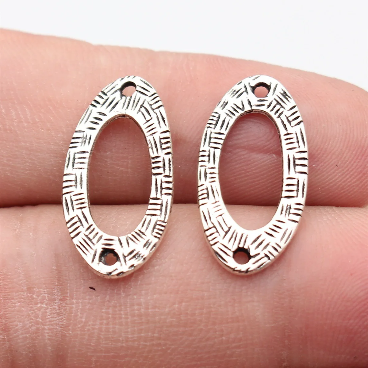 20pcs 23x12mm Antique Silver Color Textured Hollowed-Out Oval Connector For DIY Jewelry Making