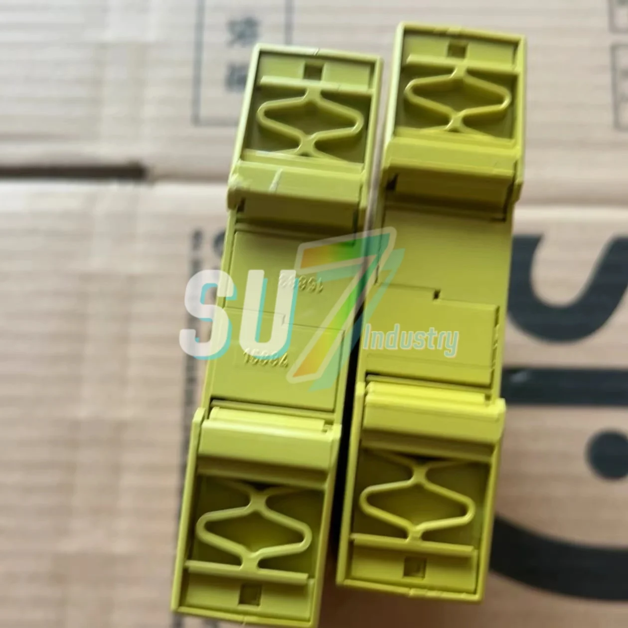 新入荷 倉庫 751104 751105 セーフティリレー