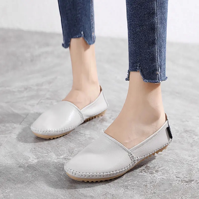 

Fashionable Women's Shoes with Comfortable Flat and Soft Soles, Bean Shoes with Hollow Out Soft Leather and Cow Tendon Soles