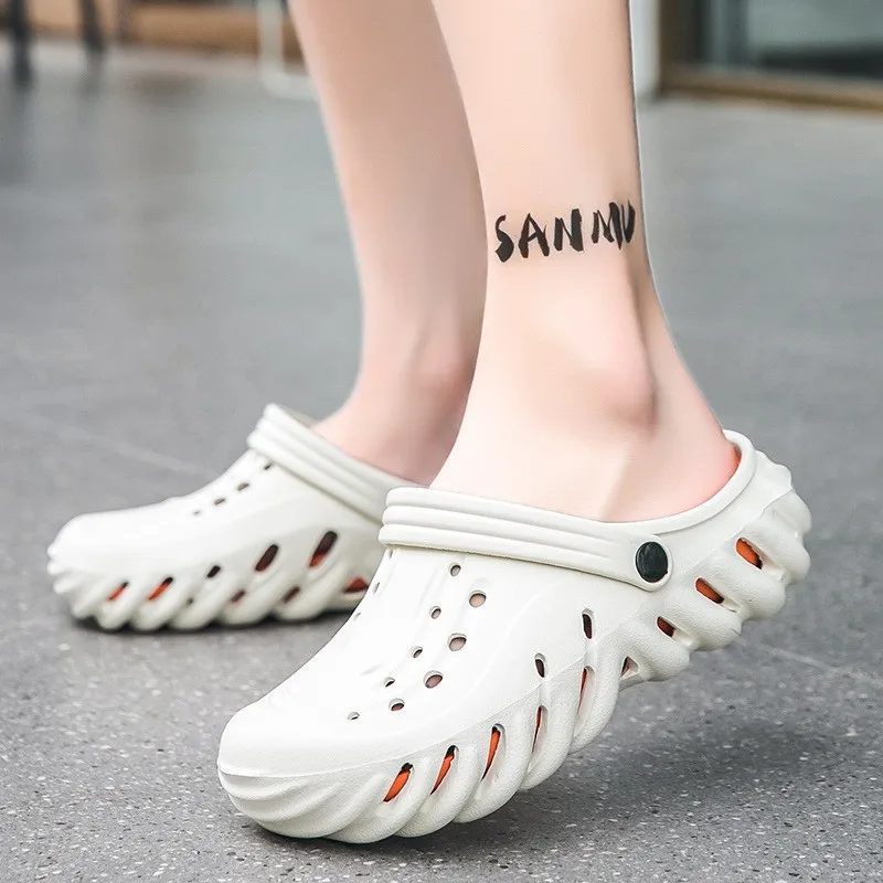 

2024 New Fashion Men Clogs Slippers Casual Hole Beach Sandals Outdoor Men Garden Shoes Summer Soft Sandals Home Bathroom Slides