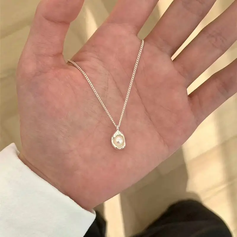 collana-con-baccello-di-fagioli-d'argento-con-perle-d'acqua-dolce-dal-design-originale-s925-placcato-gioielli-in-stile-ins-fatti-a-mano-artigianali-minimalisti-di-lusso-leggeri