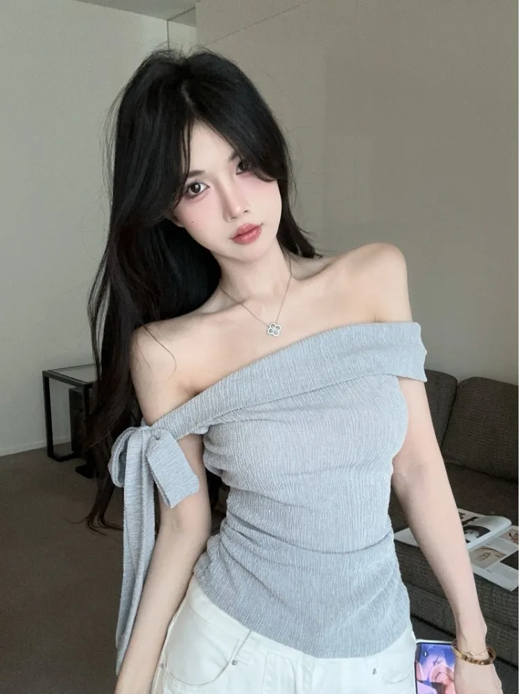 Koszulka damska z odkrytymi ra – T Shirt Tight Fit recenzja i cena
