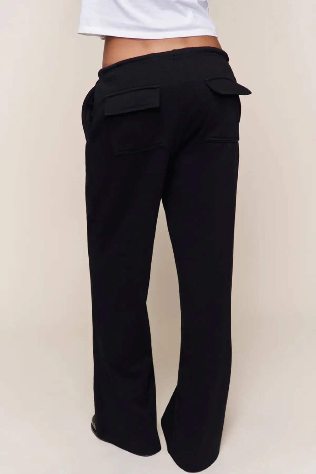 Guizi Black Autumn and Winter Long Wide-Leg Sweatpants, Elastic Waist Floor-Length Casual Pants, Pure Cotton Lining with Brushed Material, Double Pocket Design, Warm Sports Pants