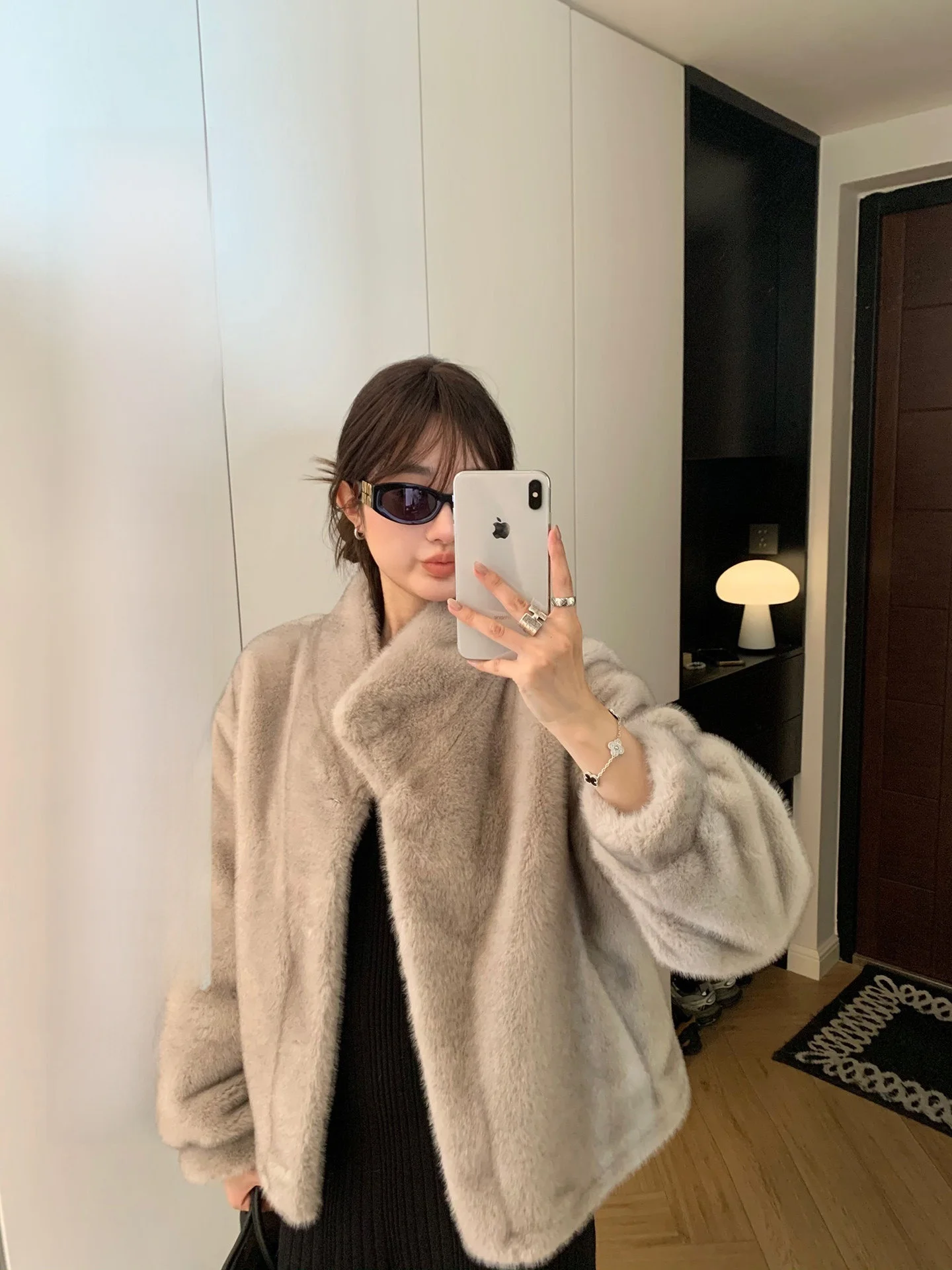 

White Studio Eco-Friendly Short Fur Coat Stand Collar Water-Resistant Simplicity Polyester Fiber Long Sleeve Women's Outerwear