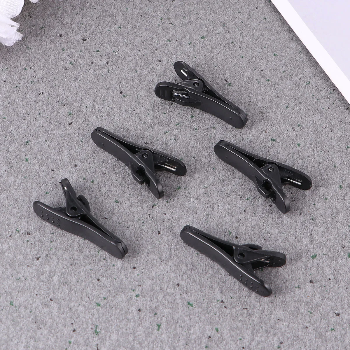 

100pcs Headphone Cable Clip Alligator Clamp For Earphone Wire Organizer Black Plastic Clip For Mobile Phone Mp3 Walkie-