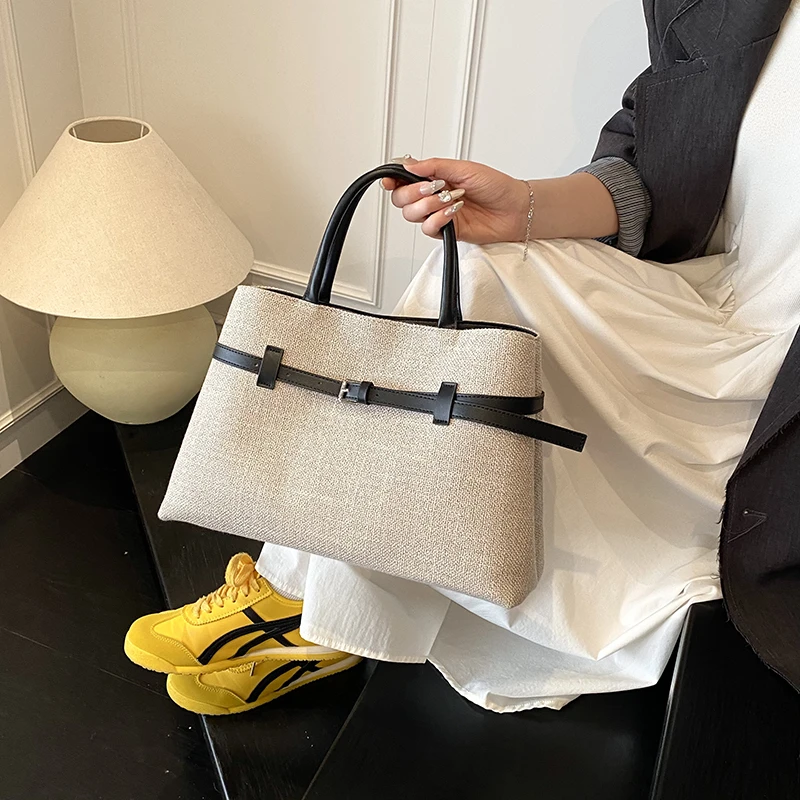 

Classic Elegant Leather Crossbody Bag For Ladies Handbag With Shoulder Strap Famous Designer Make Luxury Item