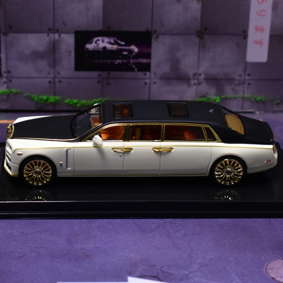 Smallcarart 1:64 Rolls-Royce Eight Generations Phantom Diecast Model Car