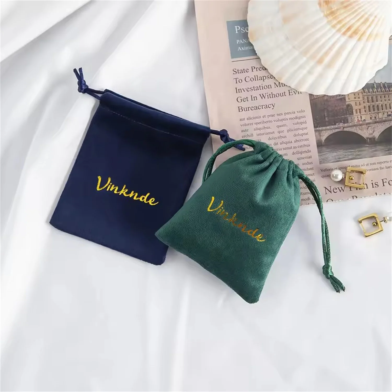 100 قطعة أكياس التعبئة والتغليف المخملية الخضراء الفاخرة حفل زفاف لصالح كاندي جودي أكياس شعار مخصص الرباط مجوهرات المنظم شنطة هدايا