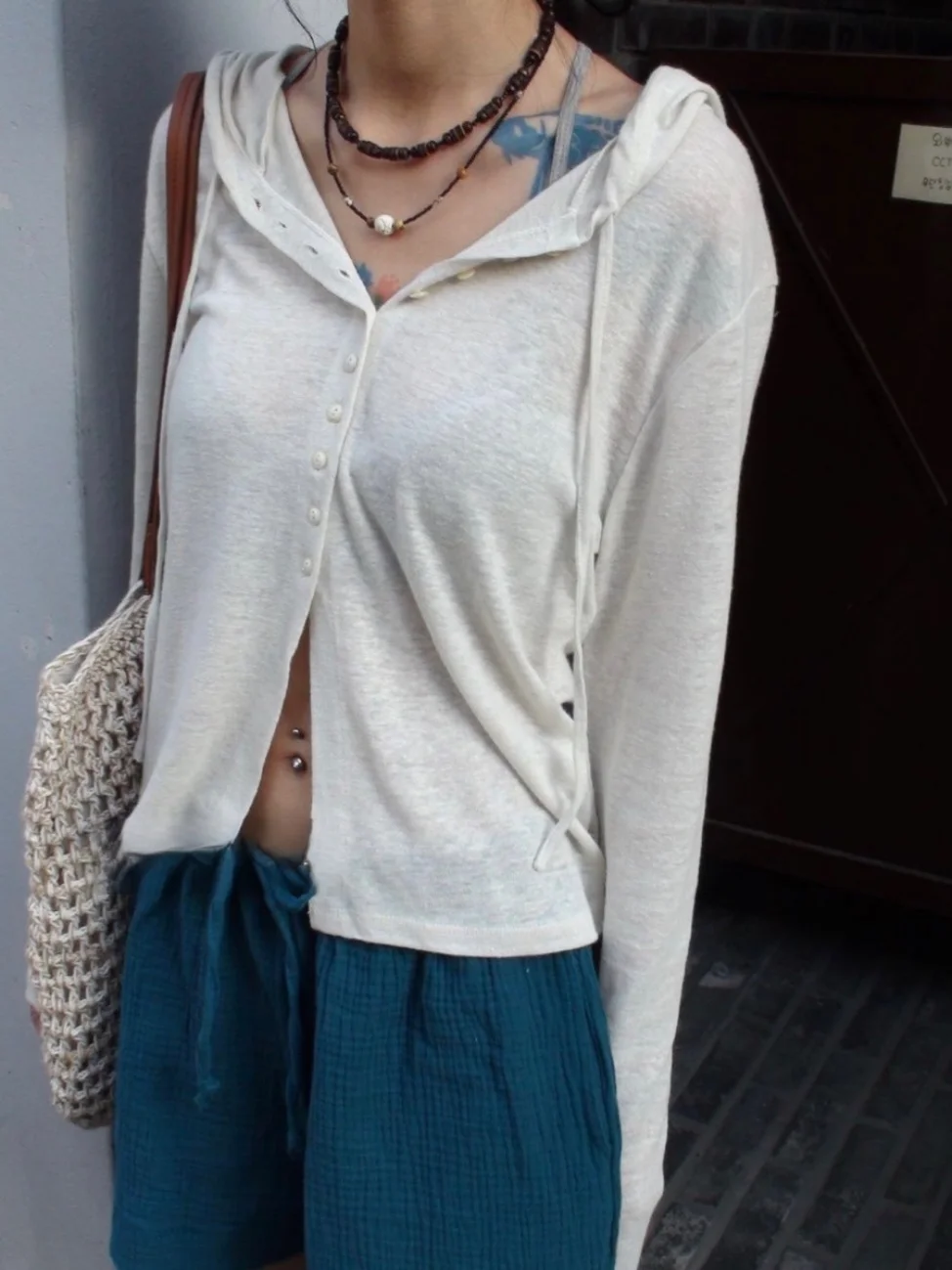 

Корейская простая однотонная тонкая верхняя футболка, базовый солнцезащитный кардиган с капюшоном, осенний новый повседневный свободный Y2k, эстетичная футболка с капюшоном