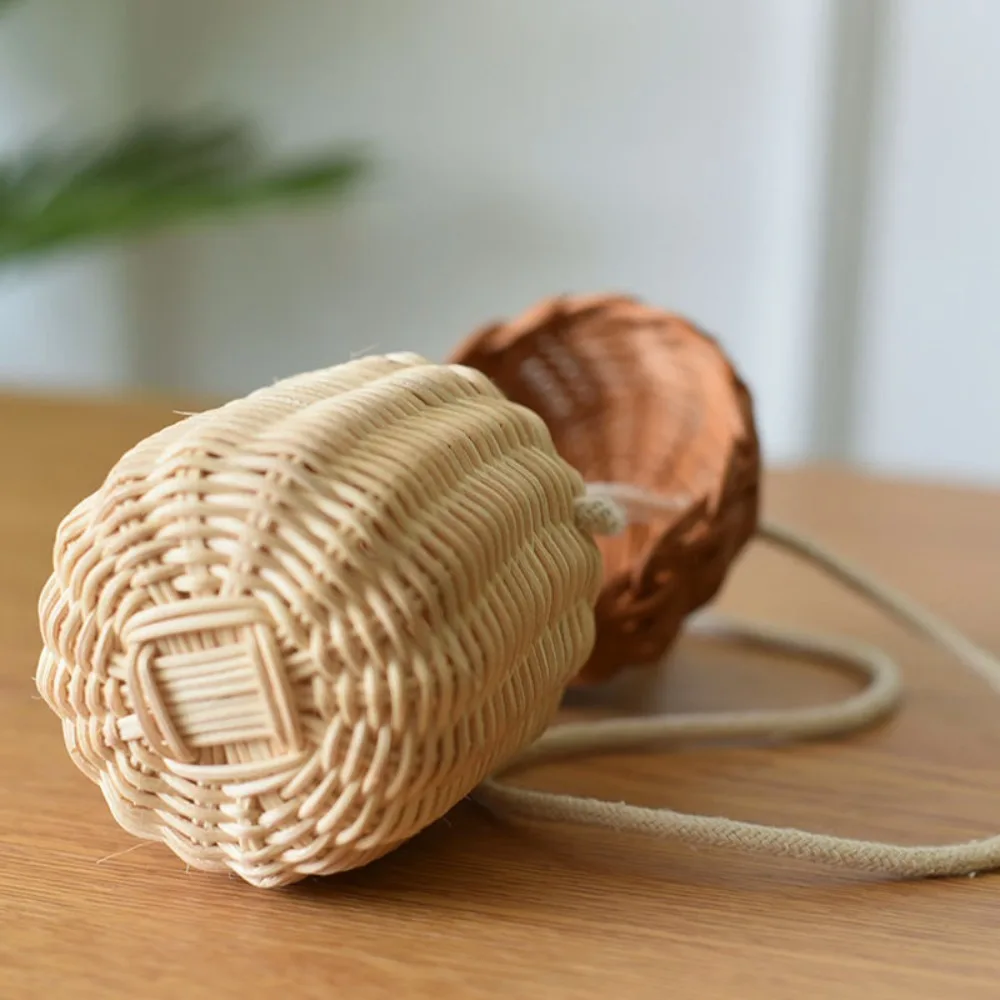 Hand Made Woven Pinecone Crossbody Handbag Vintage Mini Rattan Shoulder Bag Pinecone Rattan Bag Home Decor