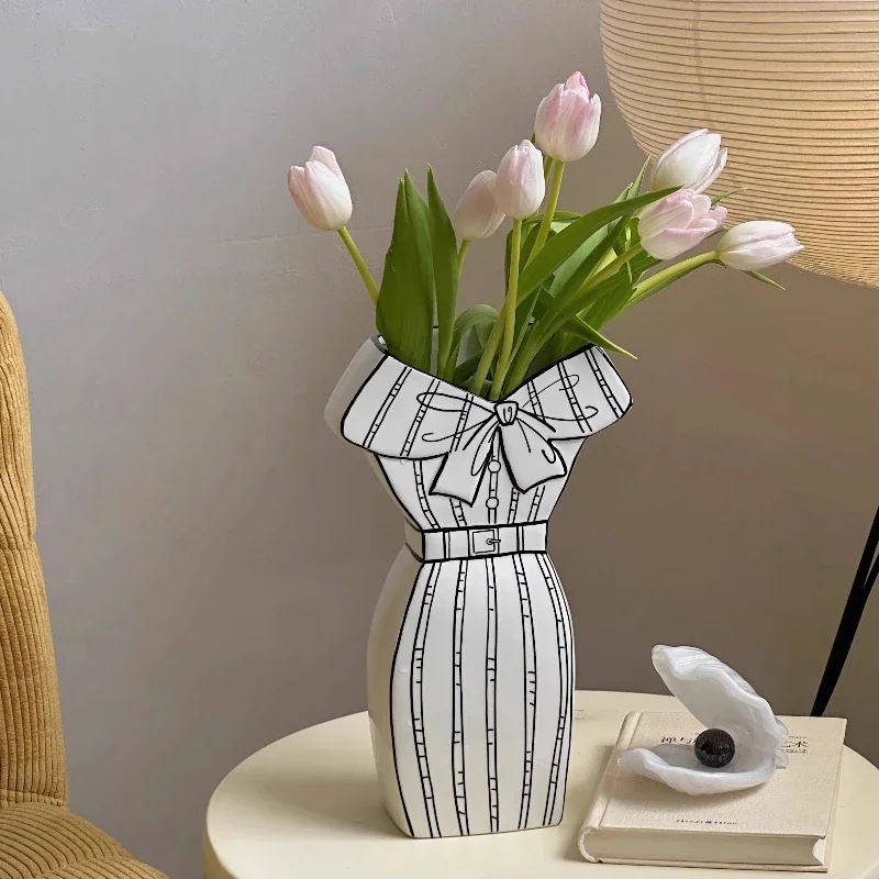 Vintage dress shaped ceramic vase hand-painted black and white line art vase Nordic style home living room desktop decoration