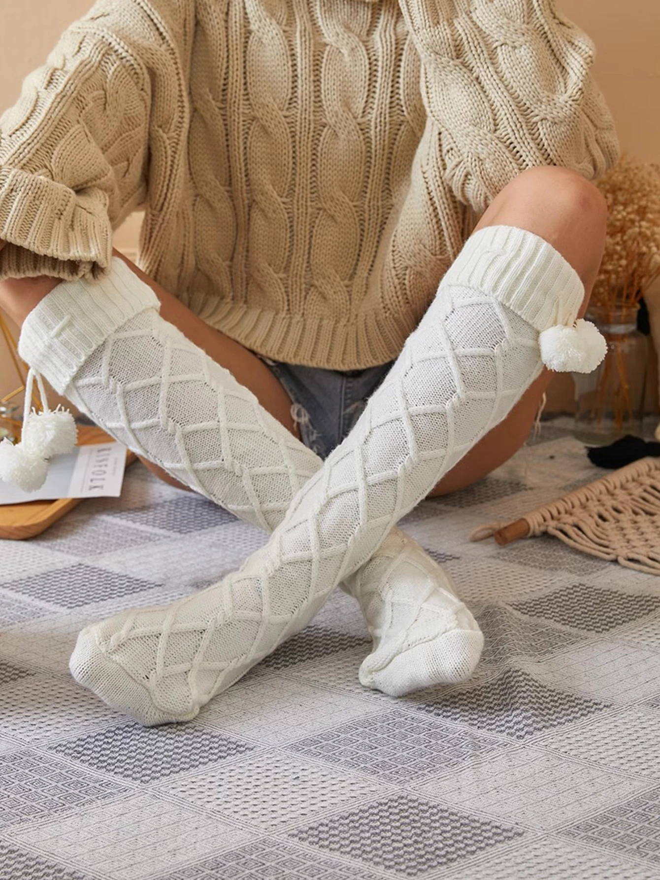 

И зимние вязаные носки, сложенные носки, высокие вязаные носки выше колена, шерстяные гольфы, дышащие автомобильные наряды больших размеров