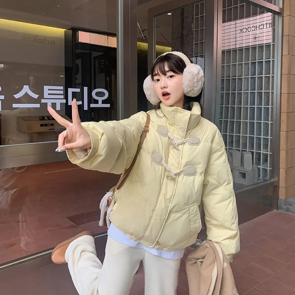 Giacca imbottita in cotone stile coreano da donna Design Xiaoxiang Piumino invernale con fibbia in corno Abbigliamento corto per il pane che riduce l'età